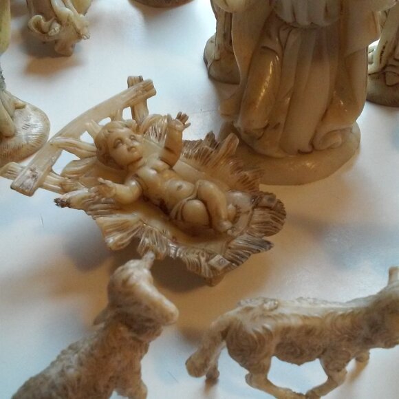 Vintage Collectable TBN Nativity Set 1970s Original Box 13 Pieces Plastic Detail - Picture 2 of 9